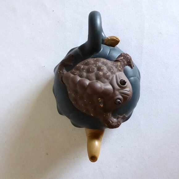 VINTAGE NEW TRADITIONAL CHINESE YIXING ZISHA TOAD FROG HANDMADE CLAY TEAPOT - Picture 9 of 16